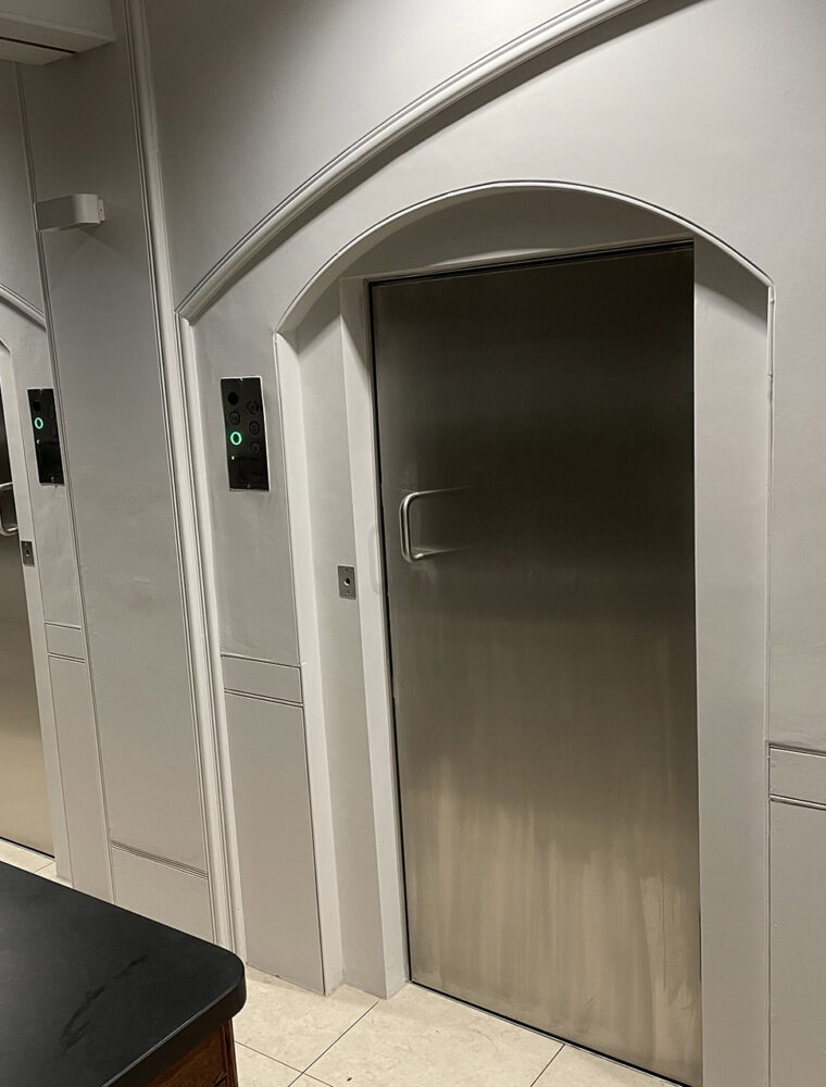Single Swing Open Stainless Steal Goods Lift Door