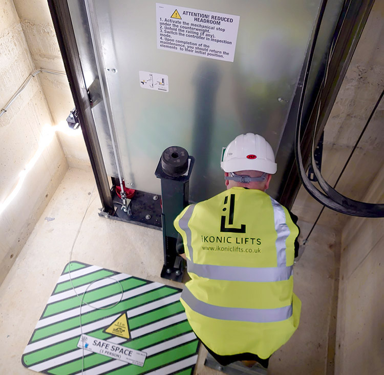 low pit and headroom safety sign